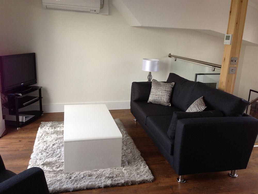 Max Serviced Apartments Commercial Road Лондон Экстерьер фото