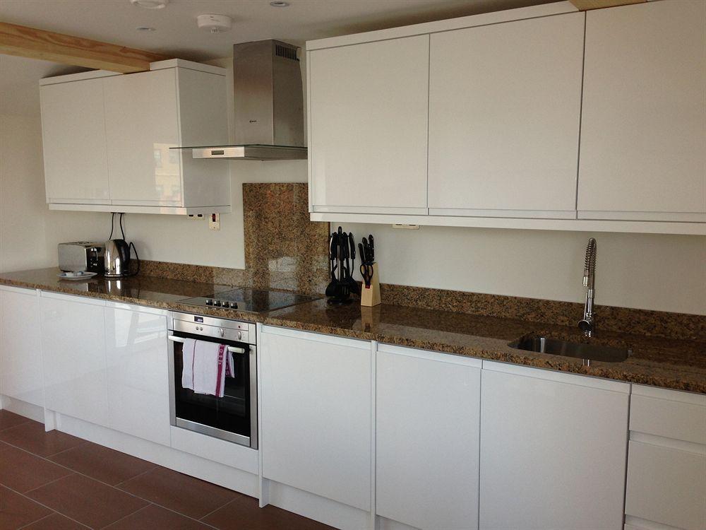 Max Serviced Apartments Commercial Road Лондон Экстерьер фото