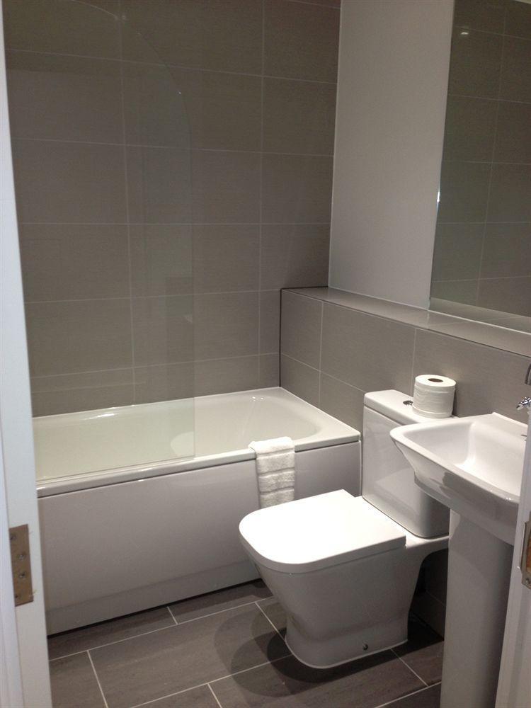 Max Serviced Apartments Commercial Road Лондон Экстерьер фото